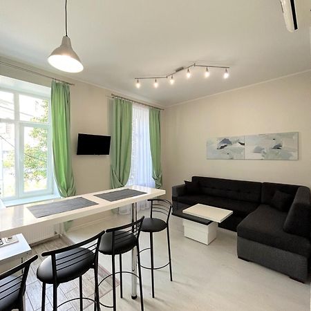 Modern Apartment In Old City Center Leópolis Exterior foto
