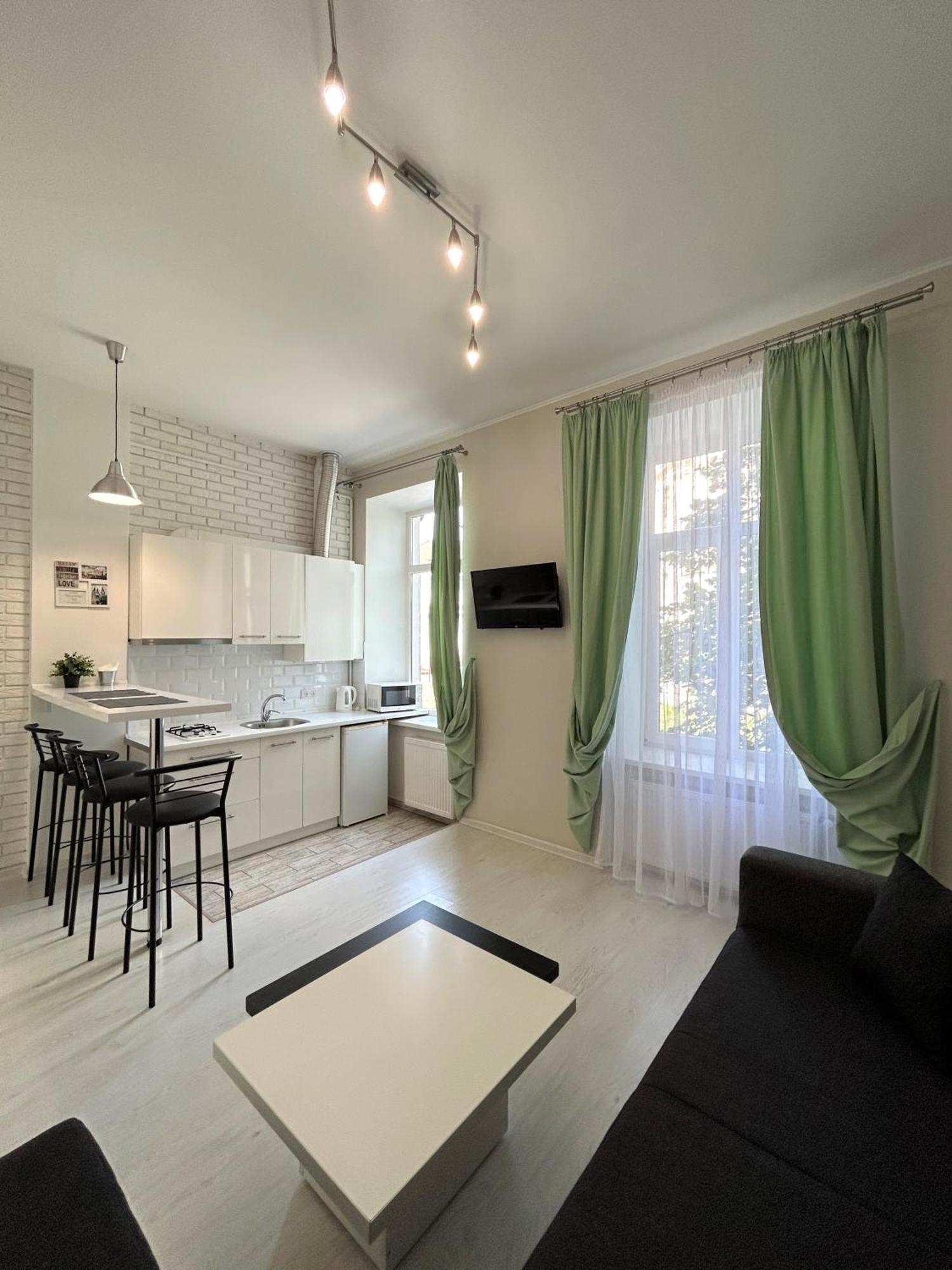 Modern Apartment In Old City Center Leópolis Exterior foto