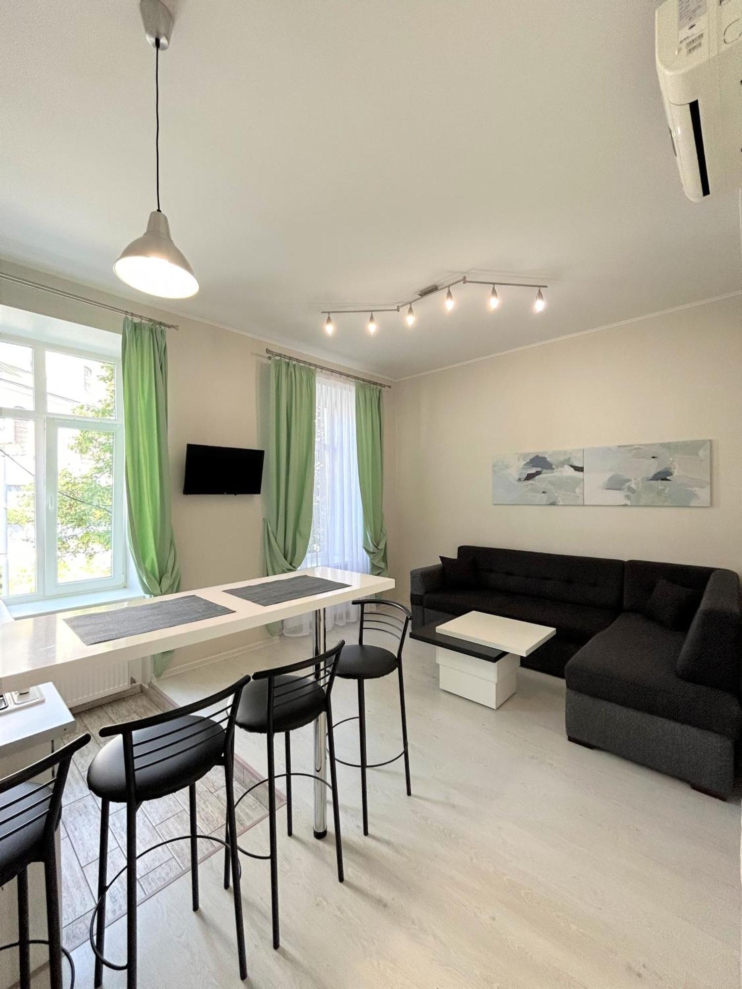Modern Apartment In Old City Center Leópolis Exterior foto